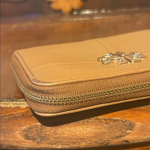 Tory Burch Pebbled Leather Zip Wallet in Saddle - Picture 5 of 11